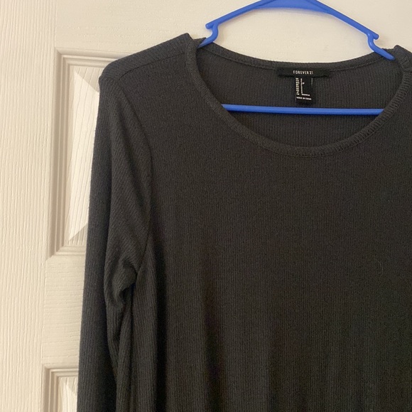 Women’s Forever 21 black, thinly ribbed long sleeve shirt. - Picture 2 of 3